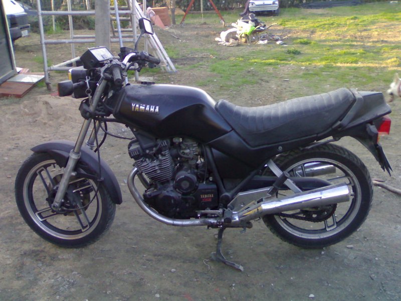 yamaha-xs-400-001.jpg