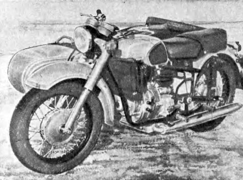 Тяжелый мотоцикл с установленным на нем опытным образцом двигателя РД— 515.