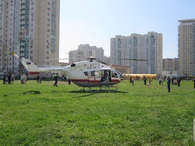 12.05.2011 Вертолет сел во дворе Москва, Текстильщики