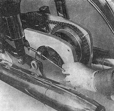 Рис.35. Демонтаж кожуха цепи