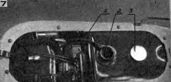 7.	Усовершенствованный бензобак: 1 — шланг; 2 — горловина; 3 — герметичная пробка.