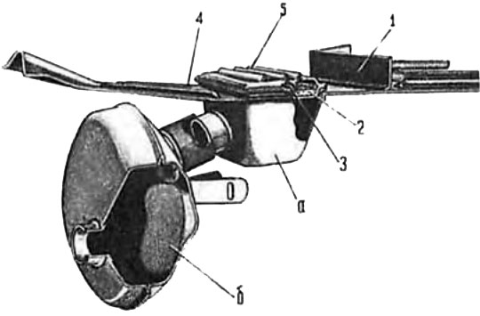 Воздухофильтр К-175В: а) воздухофильтр: 1 — стабилизатор; 2 — фильтрующий элемент; 3 — винт крепления кассеты на основании; 4 — основание воздухофильтра; 5 — кассета воздухофильтра; б) глушитель шума всасывания